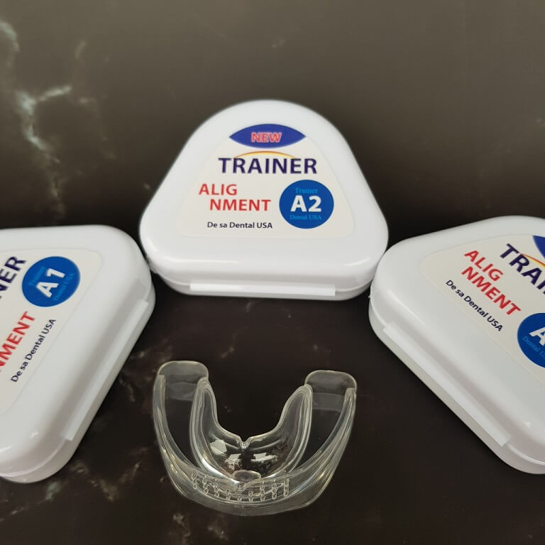 Cần vệ sinh khay niềng răng Trainer thật kỹ sau mỗi lần dùng
