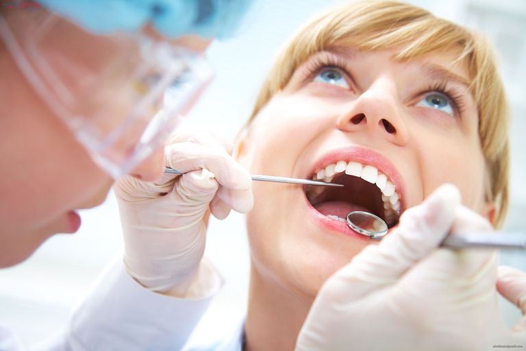 Trước khi niềng răng, bác sĩ chuyên khoa sẽ tư vấn cụ thể cho khách hàng