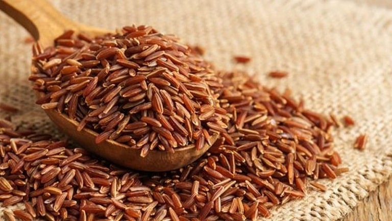 Gạo lứt chứa rất nhiều dưỡng chất tốt cho sức khỏe, nhất là những người đang bị bệnh về xương khớp