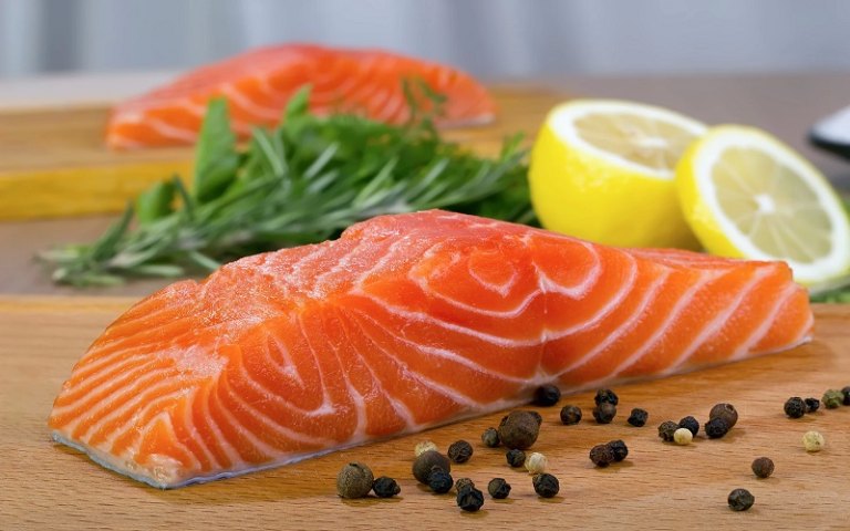 Thịt cá hồi, món ăn giúp tinh trùng nhiều hơn và khỏe hơn