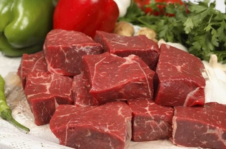 Thịt đỏ giàu dưỡng chất, các yếu tố vi lượng, protein cho cơ thể và làm da săn chắc