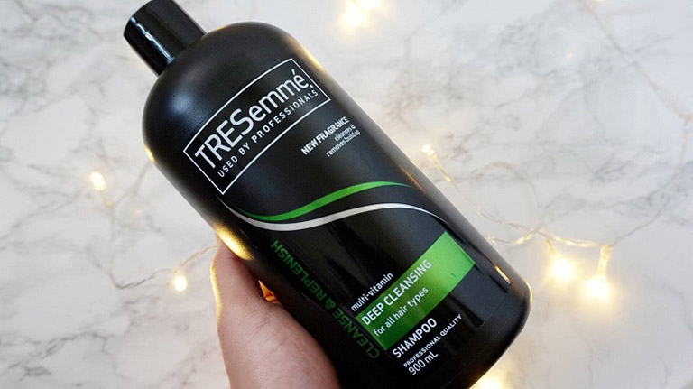 Tresemme Deep Cleansing Shampoo for Oily Hair là sản phẩm của Godefroy