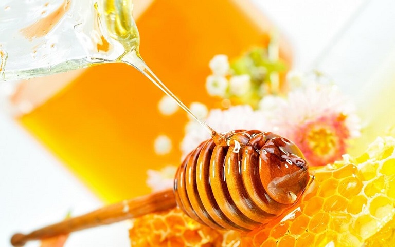 Dùng mật ong trị ong bắp cày đốt