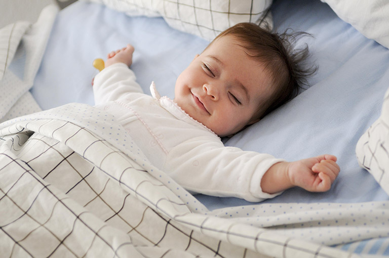 Nếu trẻ ngủ đủ giấc các nang tóc mới sẽ mọc nhanh hơn