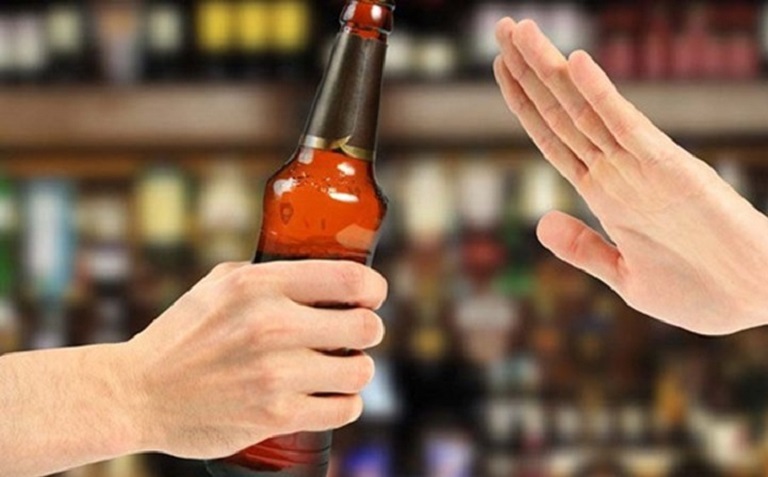 Hạn chế uống rượu bia trong quá trình chữa bệnh
