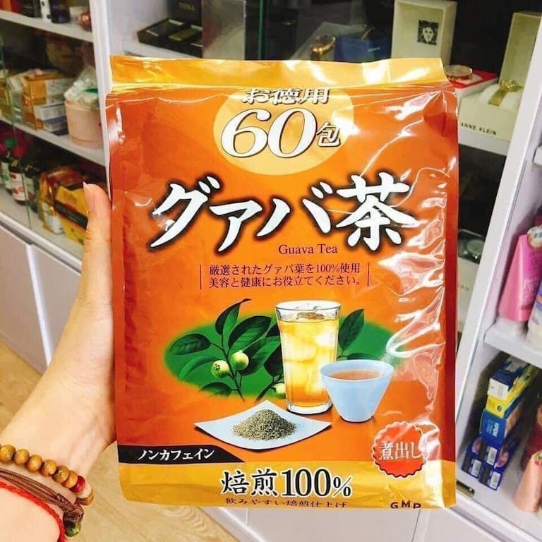 Trà lá ổi Guava Tea với chiết xuất tinh chất lá ổi non có thể giúp người dùng đánh bay mỡ thừa trên cơ thể