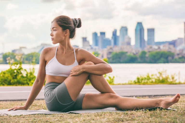 Tập yoga giúp nâng cao sức khỏe tổng thể và hỗ trợ điều trị bệnh viêm họng
