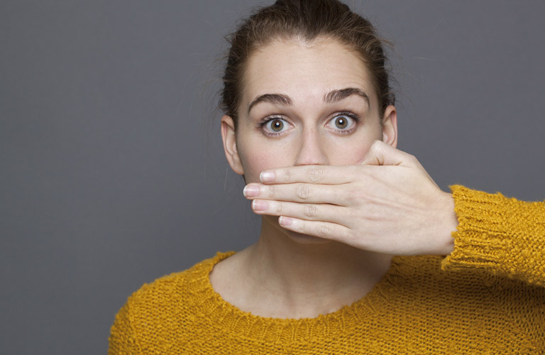 Viêm xoang mũi có mùi hôi khiến người bệnh khó chịu