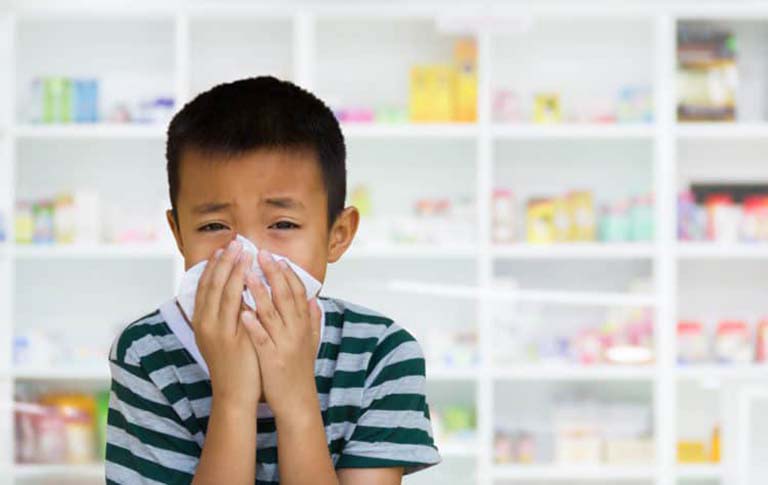viêm mũi dị ứng có gây sốt không