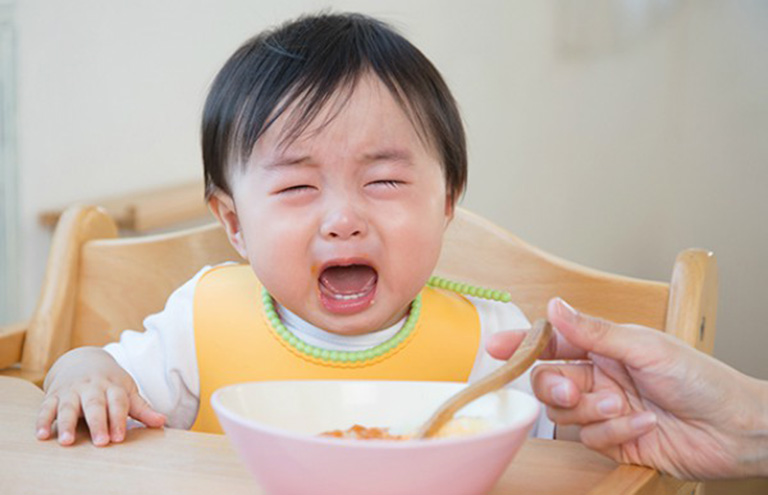 Cách chăm sóc trẻ bị viêm tai giữa qua chế độ ăn uống hàng ngày