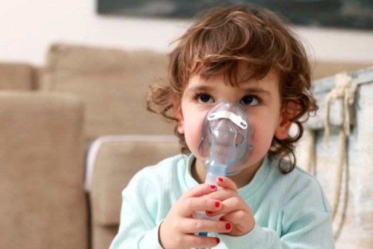 Thuốc khí dung cho trẻ bị viêm phế quản có thể gây ra nhiều tác dụng phụ cho trẻ