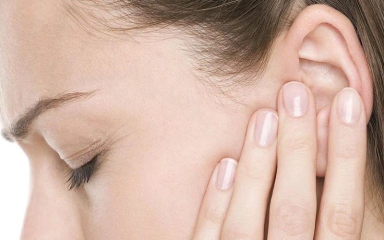 Đau tai, chảy mủ tai mùi thối khẳn là triệu chứng đặc trưng của bệnh
