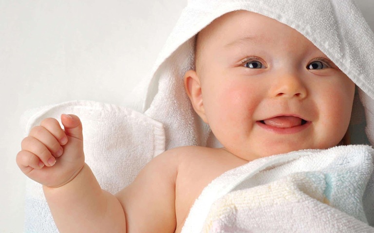 Trẻ sơ sinh bị chàm sữa cần được chăm sóc đúng cách để ngừa tái phát và nguy cơ bội nhiễm