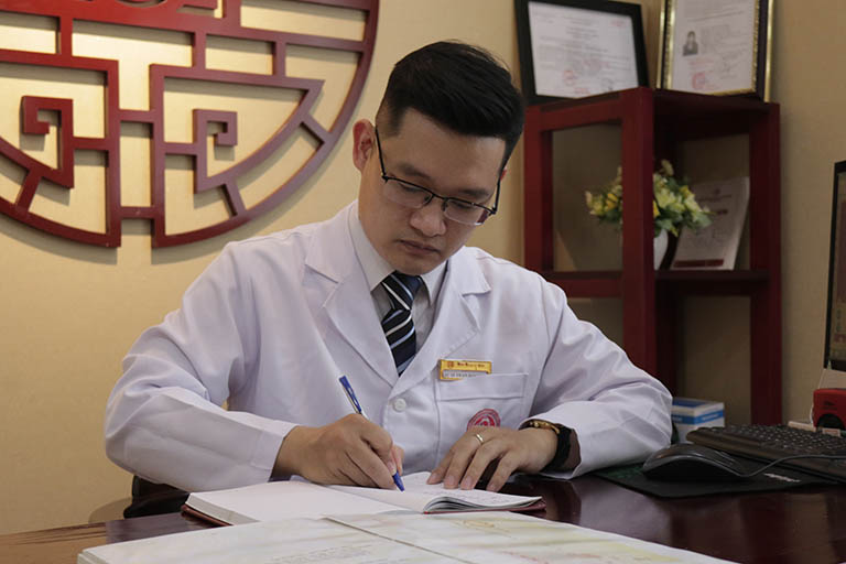 Bác sĩ Trần Hải Long - vị bác sĩ trẻ có tâm, có kiến thức