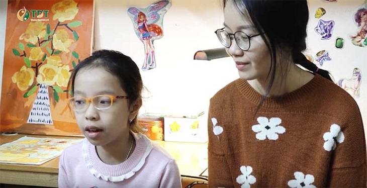 Bé Tùng Chi và mẹ kể lại hành trình chữa bệnh dạ dày của mình