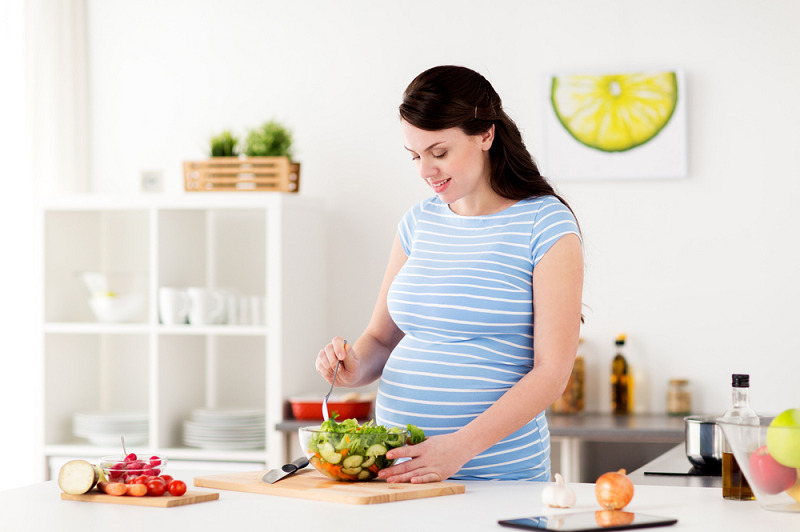 Mẹ bầu cần chú ý chế độ dinh dưỡng khi mang thai