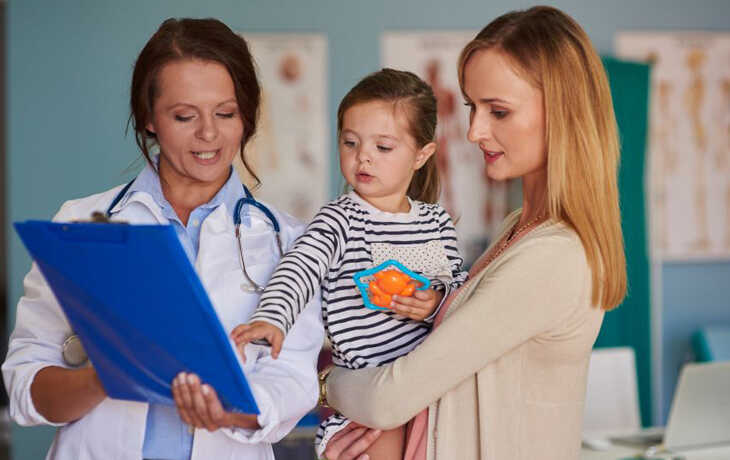 Dựa vào sức khỏe và tình trạng bệnh lý bác sĩ sẽ tư vấn cách xét nghiệm phù hợp với trẻ